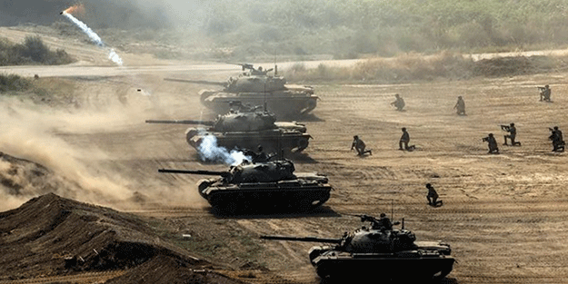 Yunanistan 'Ankara birliklerini kaydırdı' diyerek duyurdu: Türkiye KC-135'ler ile o ülkeyi vuracak