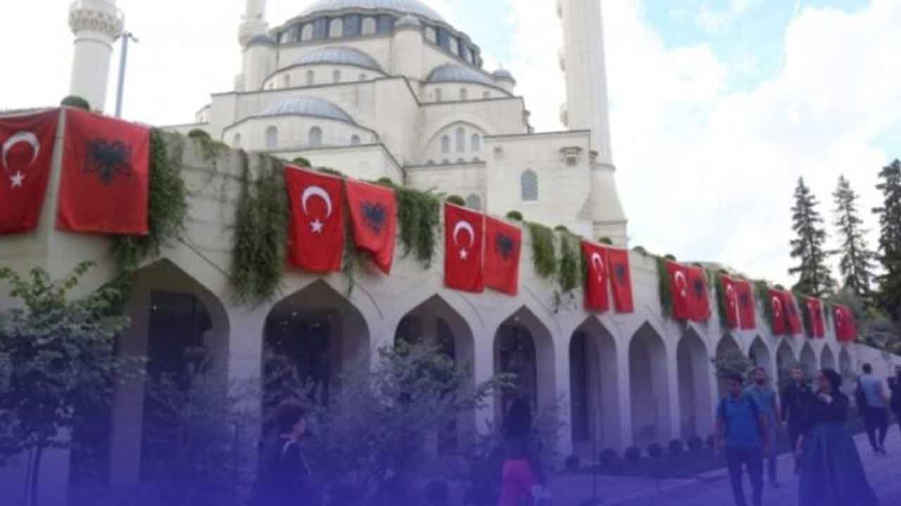 Yunanistan panikte! "Bir ülke Erdoğan'ı bekliyor! Bölgenin en büyük camisini açacak" diyerek duyurdular