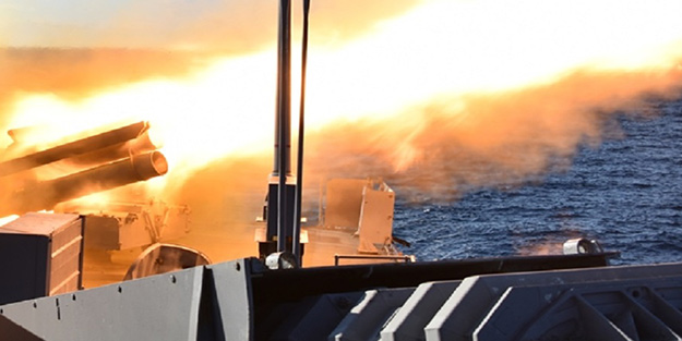 Yunanistan savaşa hazırlanırken flaş gelişme! Ege'de roket ateşlendi