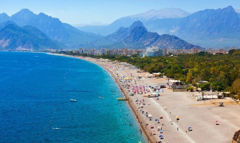 Yunanistan şimdi de orayı vurdu! Otellerin boş kaldığı iddia edildi!