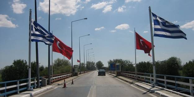 Yunanistan sınırında facia! Donarak öldüler