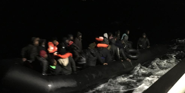 Yunanistan tarafından Türk kara sularına itilen göçmenler kurtarıldı