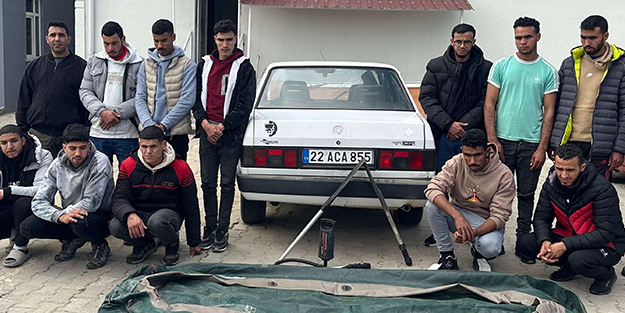 Yunanistan’a bot ile geçmeye çalışan 15 düzensiz göçmen yakalandı