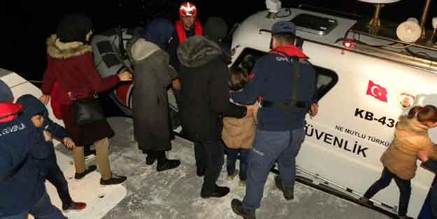 Yunanistan'a geçmeye çalışan göçmenlerin teknesi arızalandı!