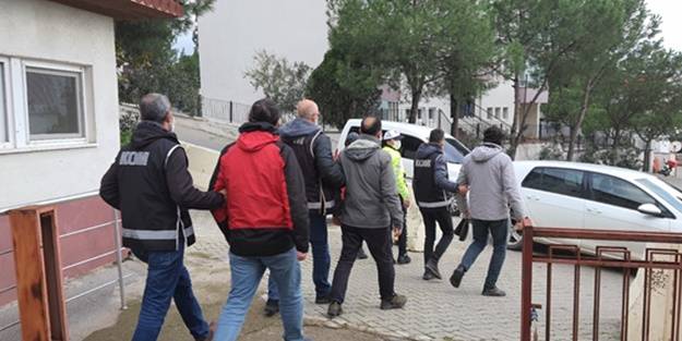 Yunanistan'a kaçarken enselendiler!