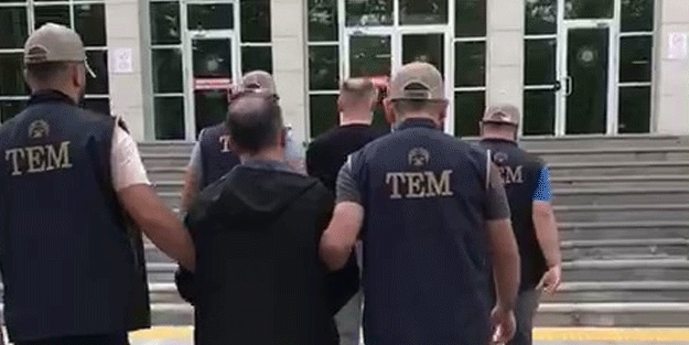 Yunanistan'a kaçarken paket oldular