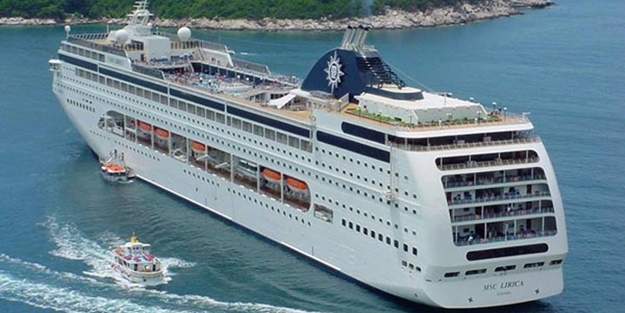 Yunanistan'da bir kruvaziyerde nedeni belirlenemeyen yangın çıktı!