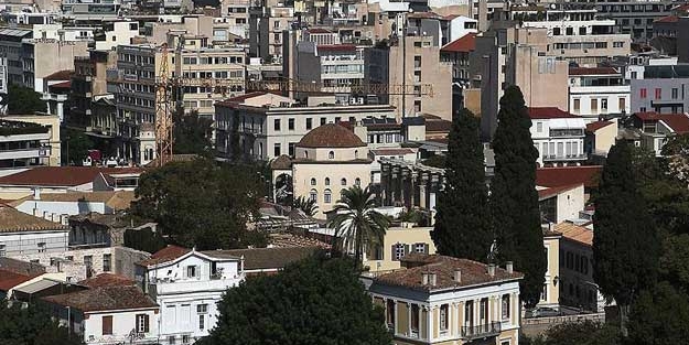 Atina'da camiye engel oluyorlar