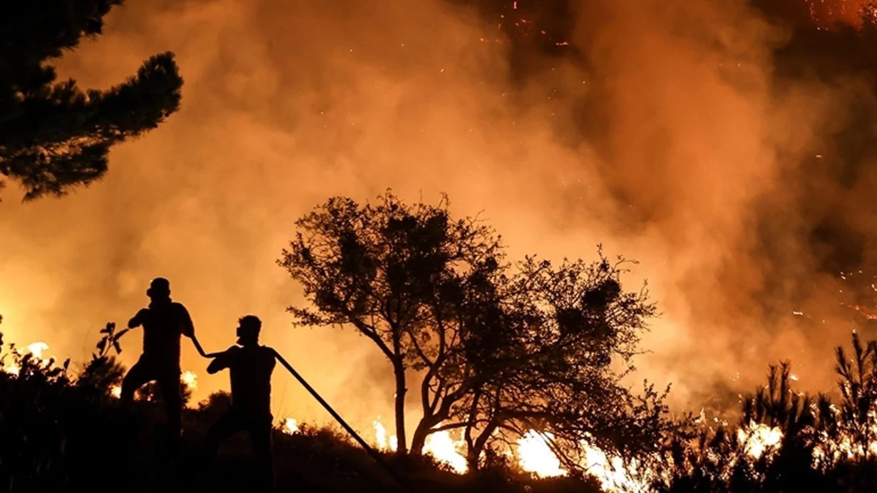 Yunanistan’da dehşet: Tahliyeler sürüyor!
