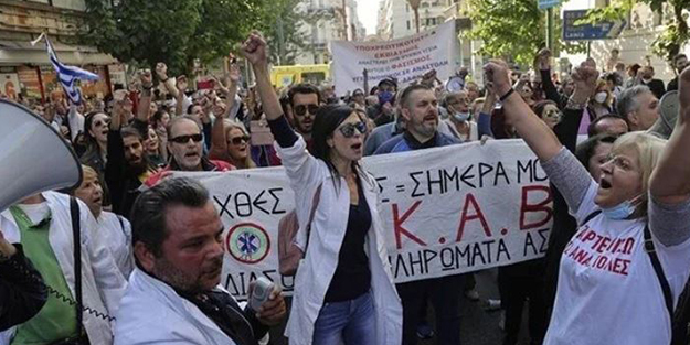 Yunanistan'da doktorlar ayaklandı! 24 saatlik greve başladılar