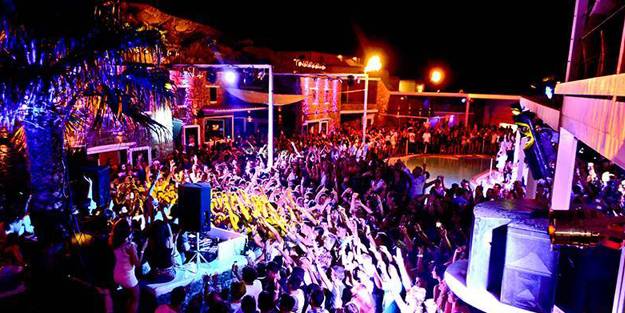 Yunanistan'da gece hayatına kısıtlama getiriliyor