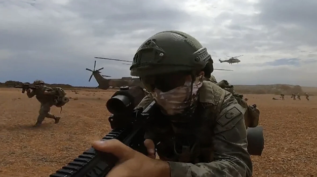 Yunanistan'da gündem Pile yolu gerilimi: Türk ordusu, KKTC'ye ağır silah sevk ediyor