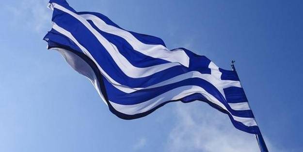 Yunanistan'da komutan görevinden istifa etti