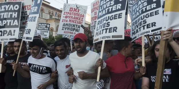 Yunanistan'da mültecilere destek gösterisi