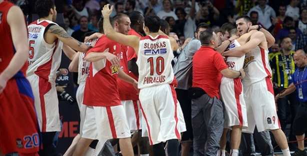 Yunanistan'da Olympiakos sevinci