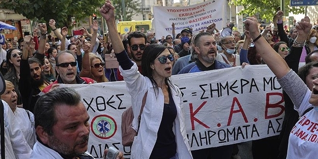 Yunanistan’da sağlık çalışanları grev yaptı
