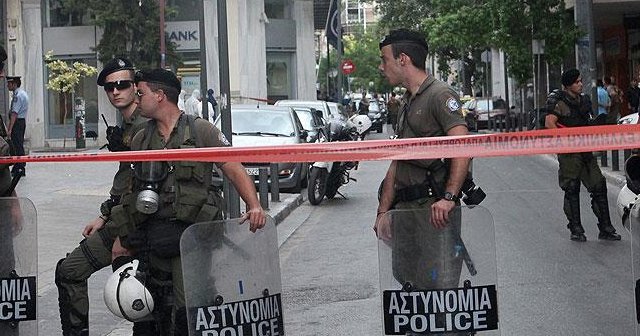 Yunanistan'da 'siyasi maskeli' banka soygunu