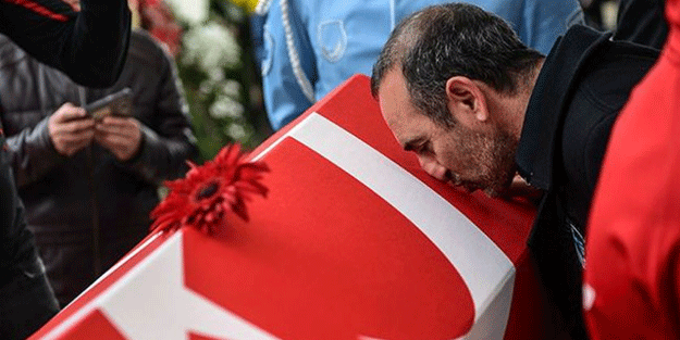 Yunanistan'da skandal karar! Türk bayrağını öptüğü...