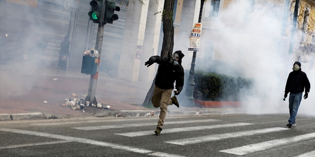O ülkede sokaklar karıştı