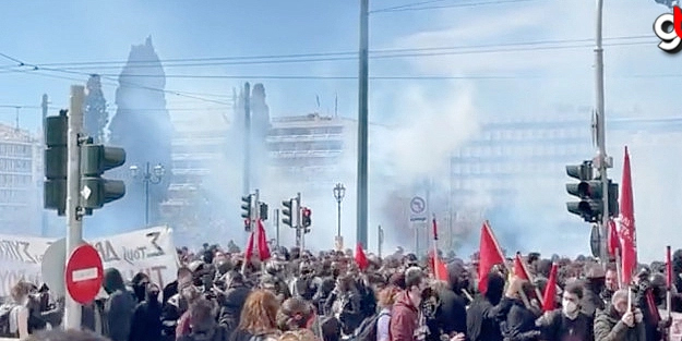 Yunanistan'da tren kazası sonrası o isim istifa etti ama öfke dinmiyor! Binlerce kişiden acı günü mesajı