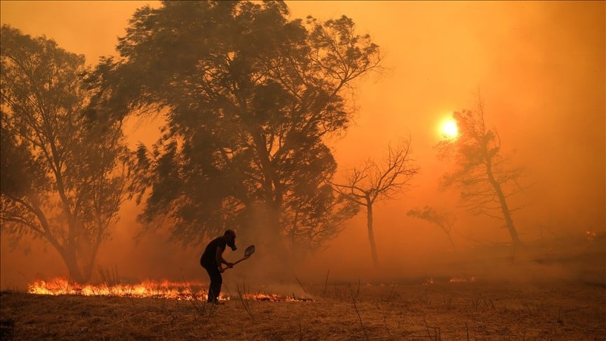 Yunanistan’da yangın alarmı sürüyor: 2 köy daha boşaltıldı!