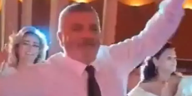 Yunanistan’da yangınlar sonrası Vali böyle dans etti, ülkeyi salladı! Görüntülere bakan tepki gösterdi!