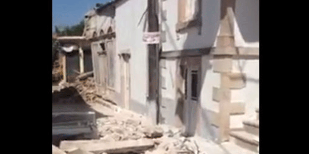Yunanistan'da yıkılan binalar var