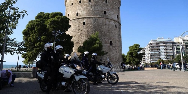 Yunanistan'ın 2 şehrinde hayat durdu