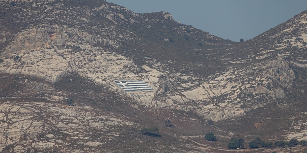 Yunanistan'ın asker sevkettiği ada böyle görüntülendi