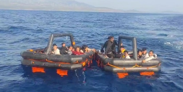 Yunanistan'ın geri ittiği düzensiz göçmenler kurtarıldı