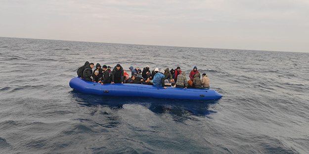 Yunanistan'ın ölüme ittiği 118 kaçak göçmeni Türkiye kurtardı