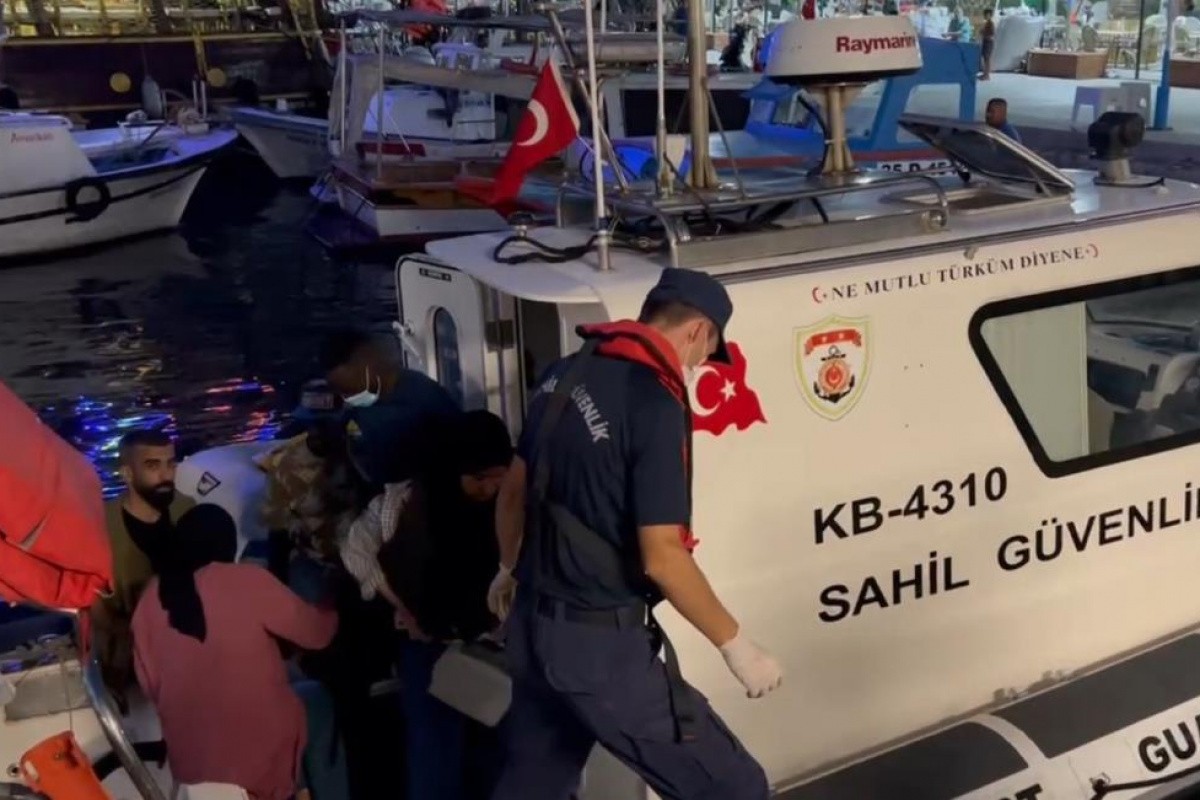 Yunanistan'ın ölüme ittiği 130 göçmen Sahil Güvenlik ekiplerince kurtarıldı