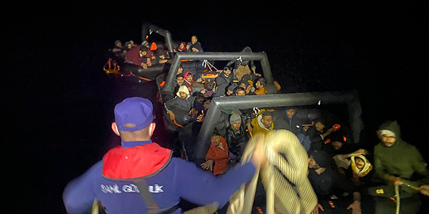 Yunanistan’ın ölüme ittiği 182 düzensiz göçmen kurtarıldı