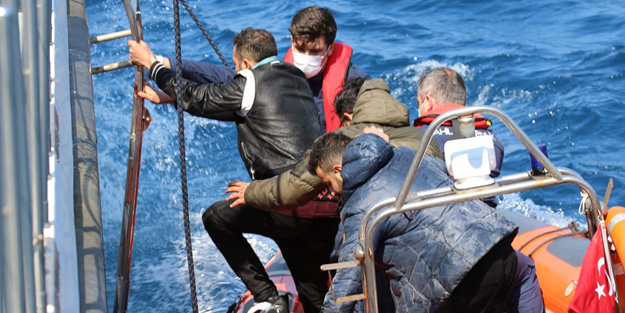 Yunanistan'ın ölüme ittiği göçmenler ortak operasyonla kurtarıldı