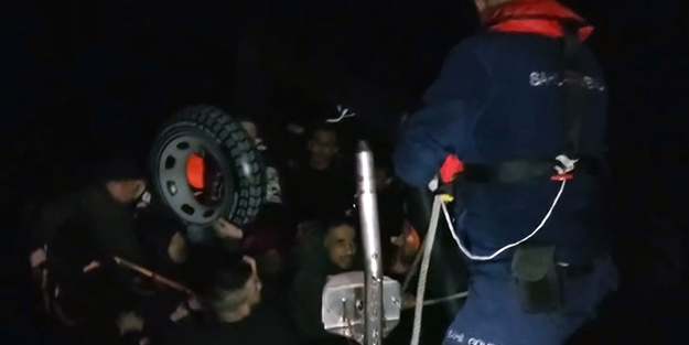 Yunanistan'ın ölüme ittiği göçmenleri Türkiye kurtardı