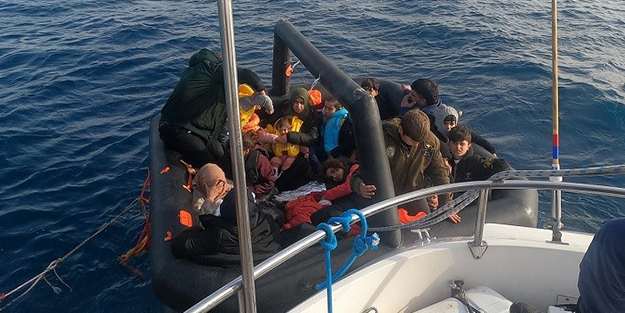 Yunanistan'ın ölüme terk ettiği göçmenleri Türkiye kurtardı