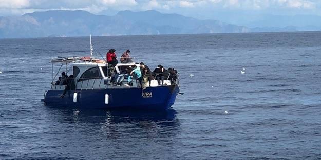 Yunanistan'ın Türk kara sularına ittiği göçmenler kurtarıldı