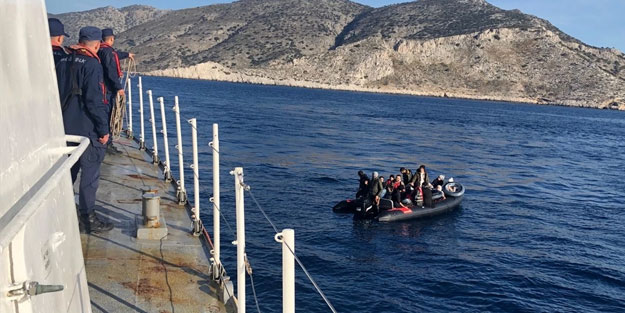 Yunanların ittiği 15 göçmen kurtarıldı