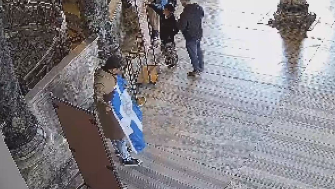 Yunanlı iki alçak Ayasofya’ya provokasyona geldi! Anında paket oldular