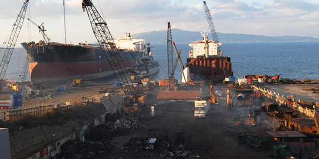 Yunanlılar emekli gemilerini Türkiye'ye göndermeye başladı! İşte sebebi