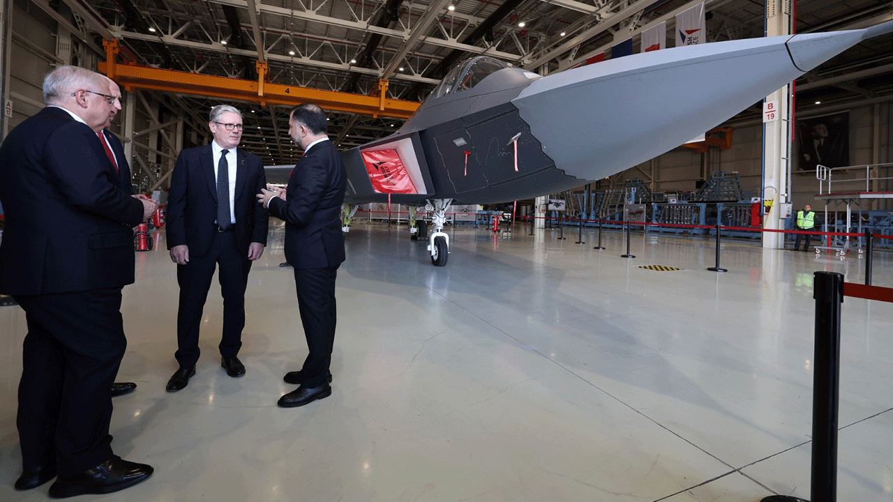 Yunanlılar kıskançlık krizinde… İngiltere Başbakanı Starmer, Kaan’ı çok beğendi