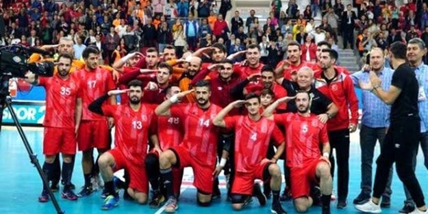 Yunanlılardan skandal karar! Asker selamı veren Durmuş Ali Tınkır'ın sözleşmesi feshedildi