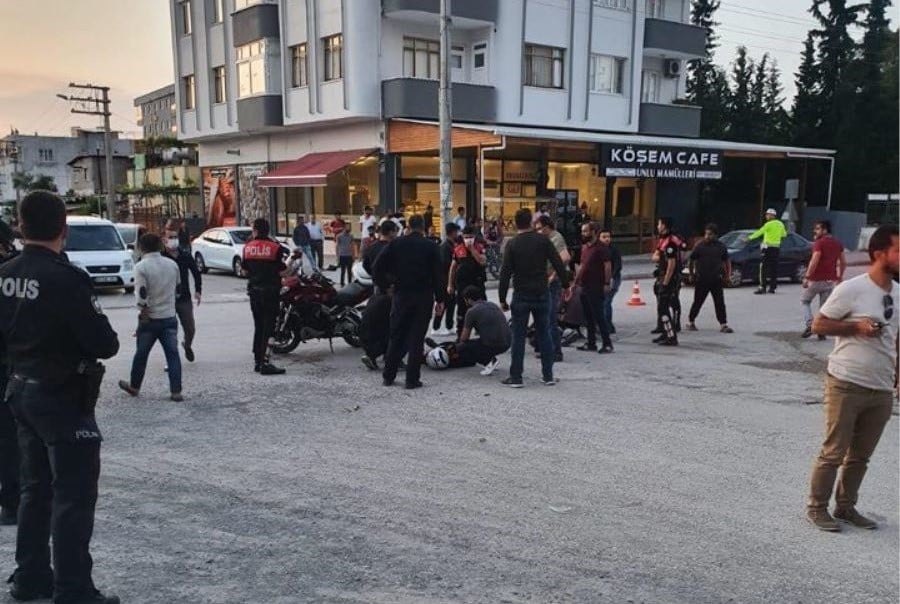 Yunus ekibi otomobille çarpıştı: 1 polis yaralandı 