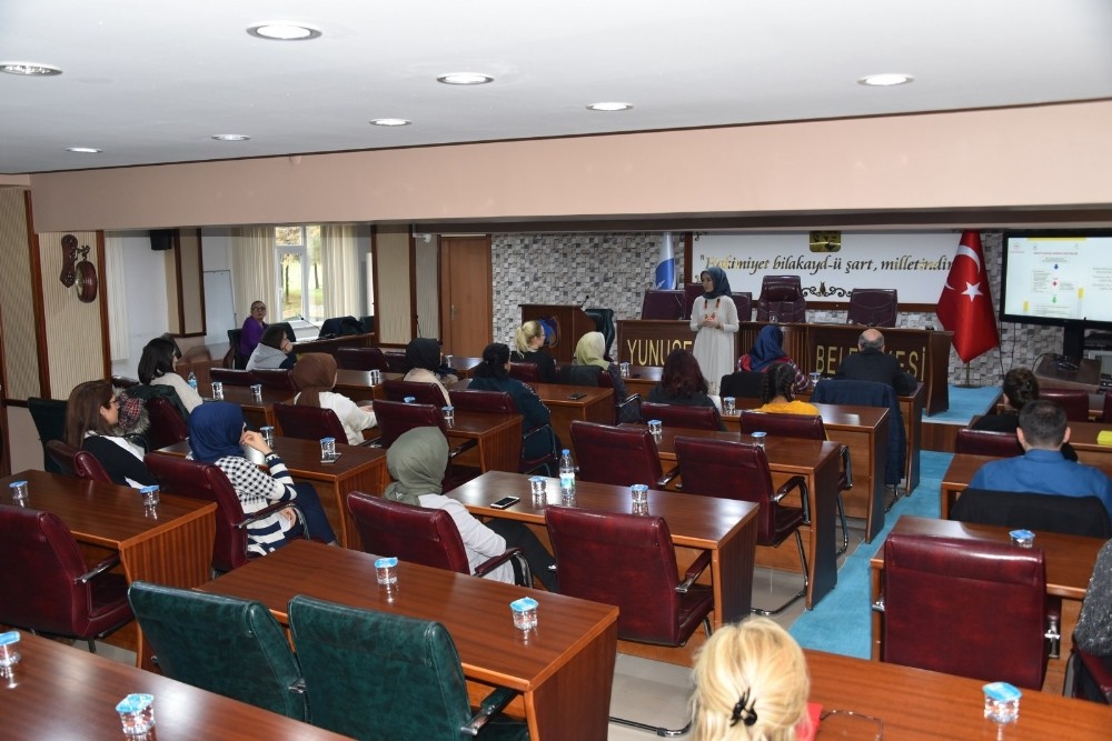 Yunusemre Belediyesi personeline sağlıklı beslenme semineri 