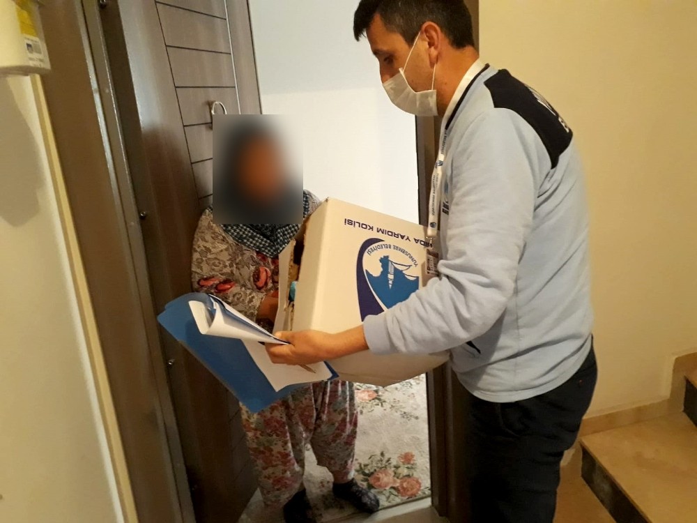 Yunusemre Belediyesinden ihtiyaç sahiplerine yardım kolisi 