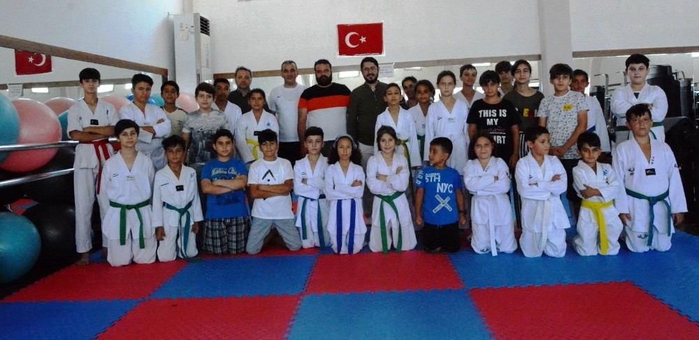 Yunusemre Belediyespor Başkanı Alkan tekvandocularla buluştu 