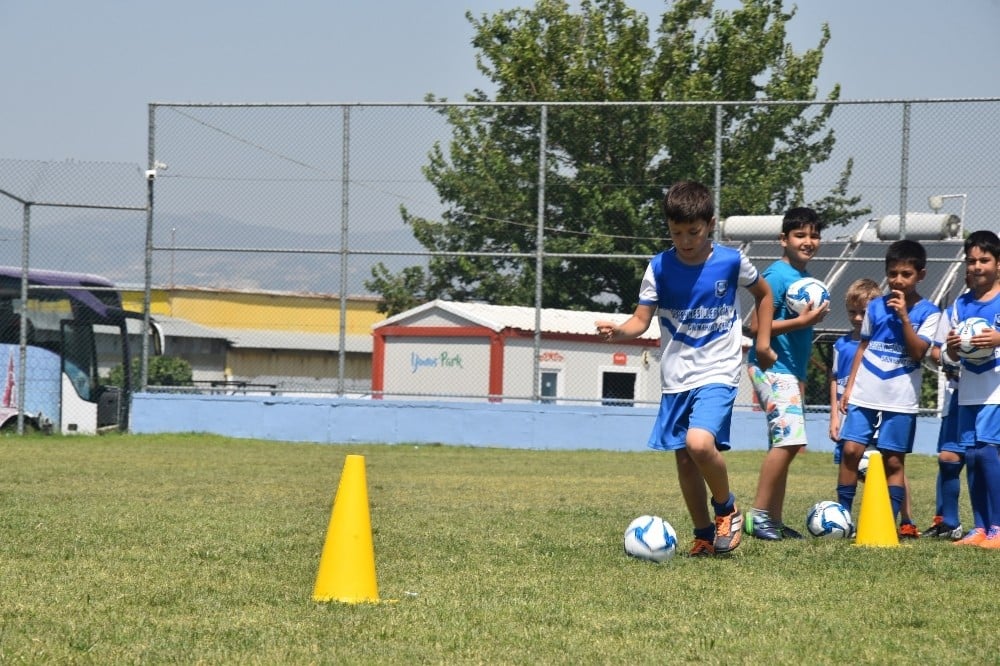 Yunusemre Belediyespor geleceğin yıldızlarını arıyor 