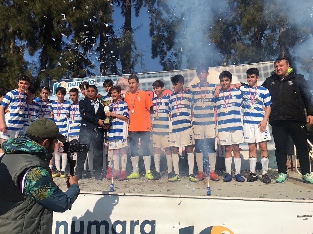 Yunusemre Belediyespor U-14 takımı şampiyon oldu 
