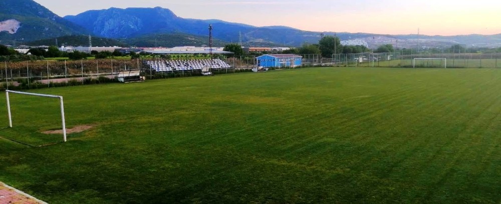 Yunusemre’de futbol tesisleri yeni sezona hazırlanıyor 