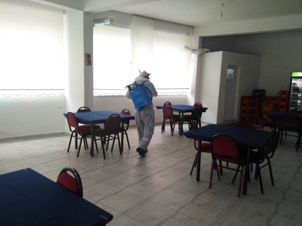 Yunusemre’de kahvehaneler dezenfekte ediliyor 